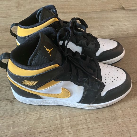 Air Jordan 1 Mid’s 3Y / 5W - Picture 2 of 13